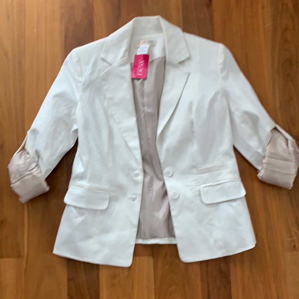 Light weight blazer with tags